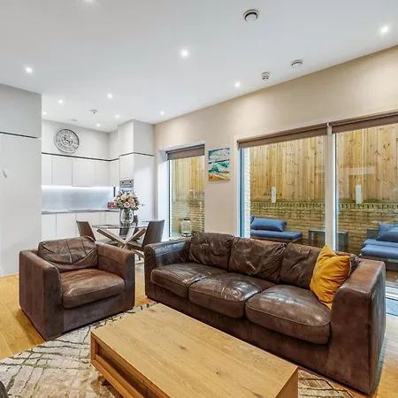 Large Modern One Bedroom Apartment